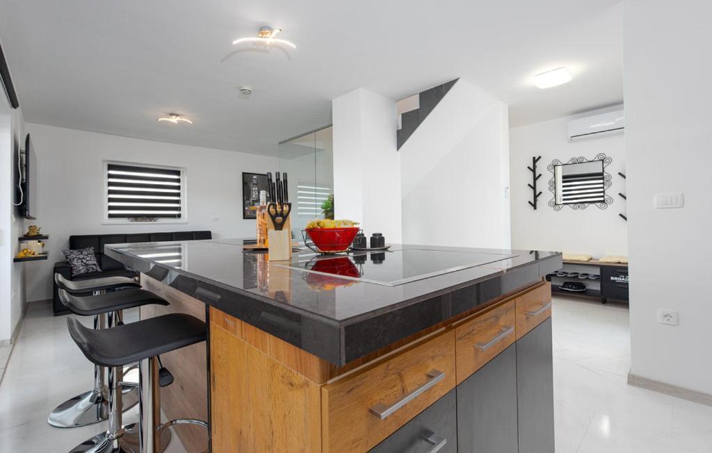 Luxurioeses Penthouse Welle Mit Whirlpool, Grill Und Meerblick Вир Экстерьер фото